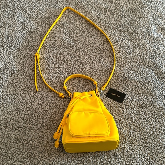 Forever 21 Yellow Bucket Bag NWT - Picture 1 of 1